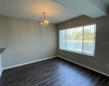 621 Washington Palm Loop - Photo Thumbnail 5