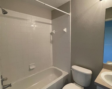 621 Washington Palm Loop - Photo Thumbnail 18