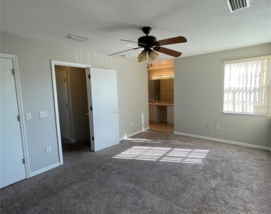 621 Washington Palm Loop - Photo Thumbnail 11