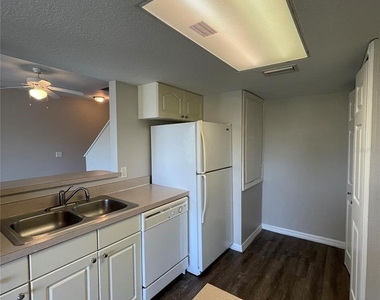 621 Washington Palm Loop - Photo Thumbnail 3