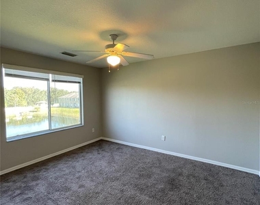 621 Washington Palm Loop - Photo Thumbnail 14