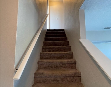 621 Washington Palm Loop - Photo Thumbnail 8