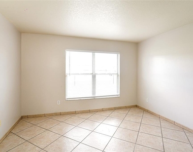 111 Crescent Court - Photo Thumbnail 14