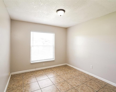 111 Crescent Court - Photo Thumbnail 13