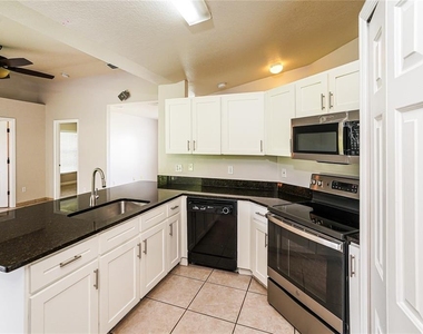 111 Crescent Court - Photo Thumbnail 9