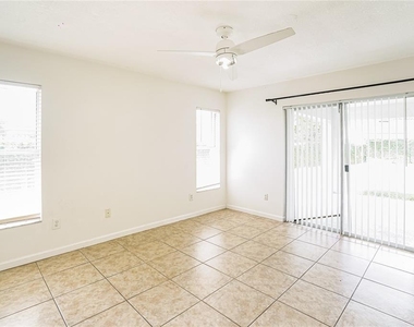 111 Crescent Court - Photo Thumbnail 5