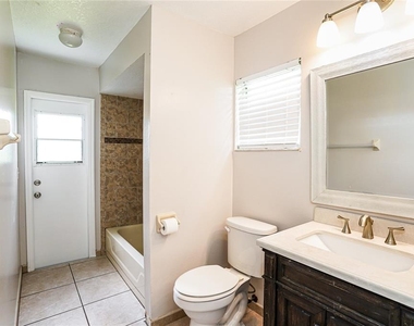 111 Crescent Court - Photo Thumbnail 17