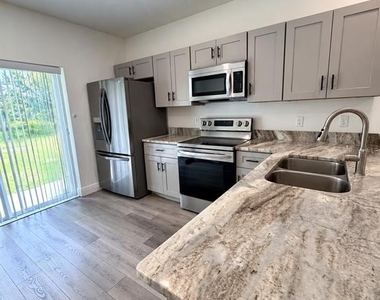 309 Clermont Drive - Photo Thumbnail 5