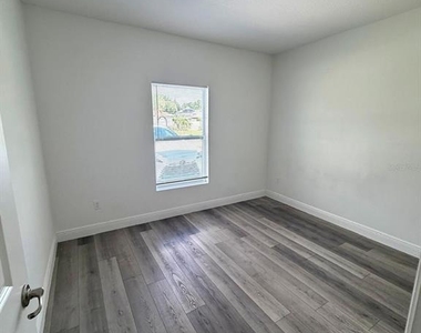 309 Clermont Drive - Photo Thumbnail 9