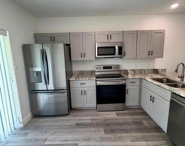 309 Clermont Drive - Photo Thumbnail 6