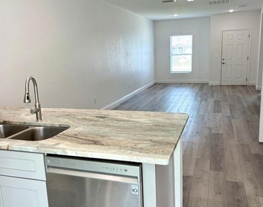 309 Clermont Drive - Photo Thumbnail 7