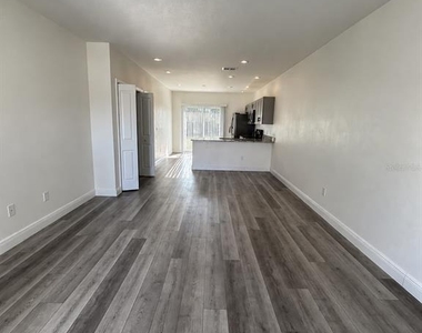 309 Clermont Drive - Photo Thumbnail 4
