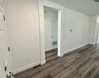 309 Clermont Drive - Photo Thumbnail 14