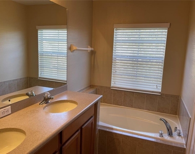 5114 Fiorella Lane - Photo Thumbnail 12
