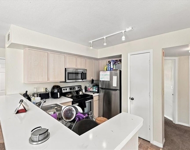 7220 Westpointe Boulevard - Photo Thumbnail 8