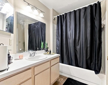 7220 Westpointe Boulevard - Photo Thumbnail 14