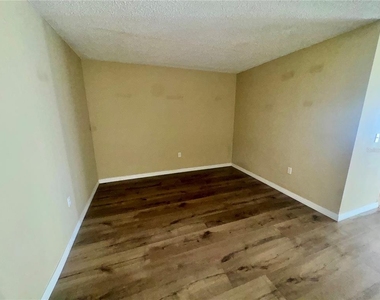 5021 Ashford Falls Lane - Photo Thumbnail 2