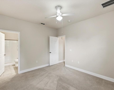 430 Southern Pecan Circle - Photo Thumbnail 2