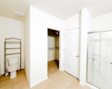 5525 Forest Ridge Drive - Photo Thumbnail 12