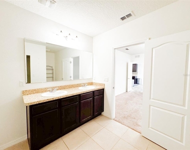5525 Forest Ridge Drive - Photo Thumbnail 15