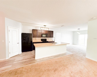 5525 Forest Ridge Drive - Photo Thumbnail 5