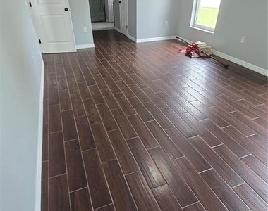 7704 Canterbury Circle - Photo Thumbnail 10