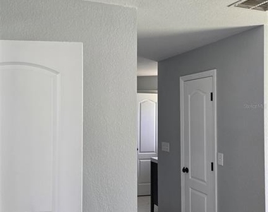 7704 Canterbury Circle - Photo Thumbnail 11