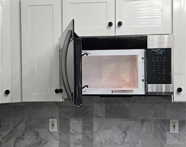 7704 Canterbury Circle - Photo Thumbnail 7