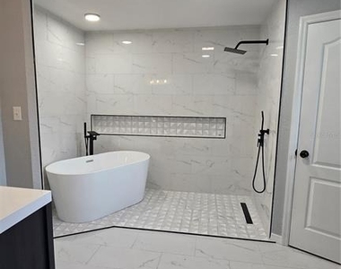 7704 Canterbury Circle - Photo Thumbnail 13
