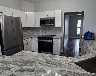 7704 Canterbury Circle - Photo Thumbnail 4