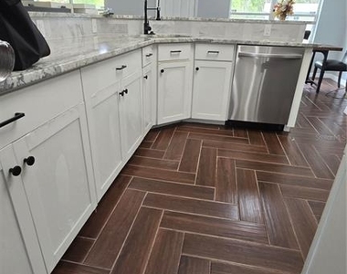 7704 Canterbury Circle - Photo Thumbnail 6