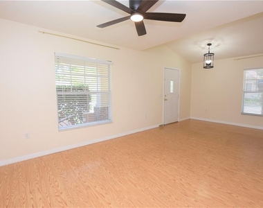302 W Belmar Street - Photo Thumbnail 4