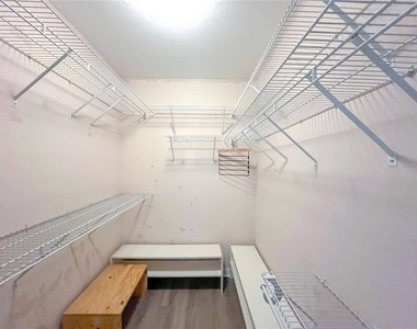 7516 Nw 36th Avenue - Photo Thumbnail 8
