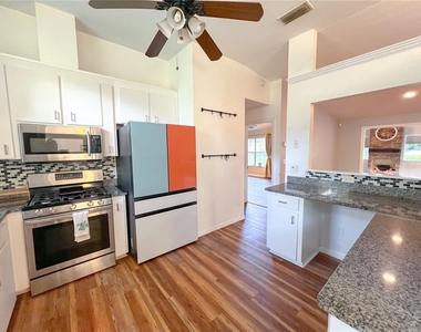 7516 Nw 36th Avenue - Photo Thumbnail 5