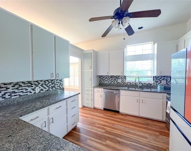 7516 Nw 36th Avenue - Photo Thumbnail 6