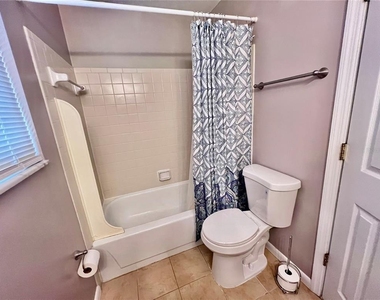2508 Sw 35th Place - Photo Thumbnail 8