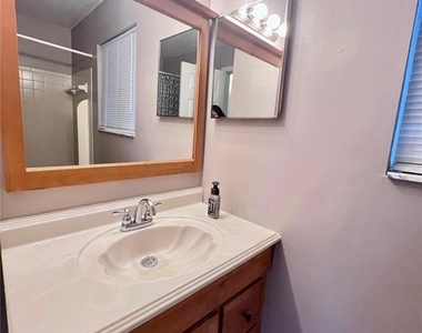2508 Sw 35th Place - Photo Thumbnail 12