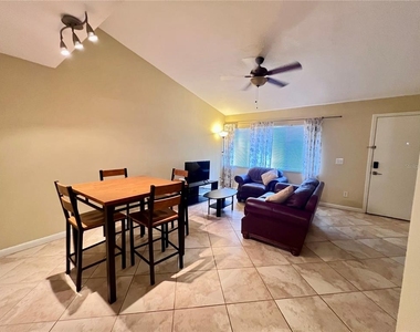 2508 Sw 35th Place - Photo Thumbnail 2