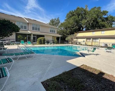 2508 Sw 35th Place - Photo Thumbnail 1