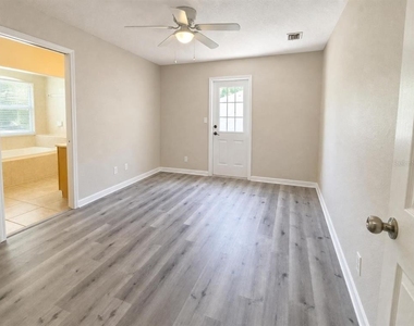 912 E Citrus Avenue - Photo Thumbnail 5