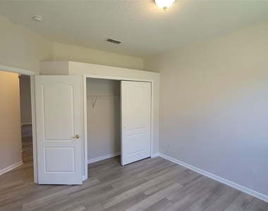 15317 Markham Drive - Photo Thumbnail 12