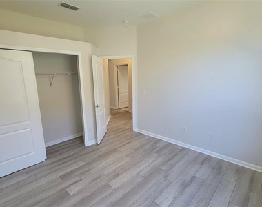 15317 Markham Drive - Photo Thumbnail 2