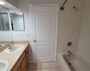 15317 Markham Drive - Photo Thumbnail 13