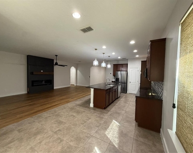 1040 Thunderhead Lane - Photo Thumbnail 4