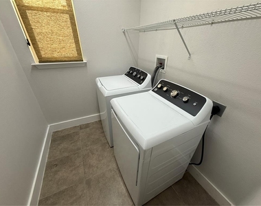 1040 Thunderhead Lane - Photo Thumbnail 6