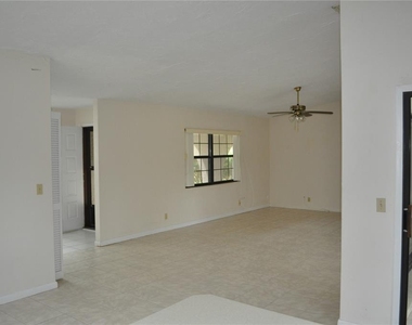 127 Persimmon Drive - Photo Thumbnail 3