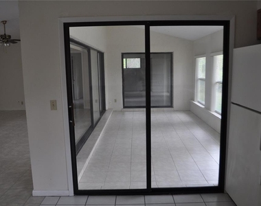127 Persimmon Drive - Photo Thumbnail 5