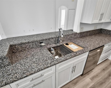 70 Ryan Drive - Photo Thumbnail 15