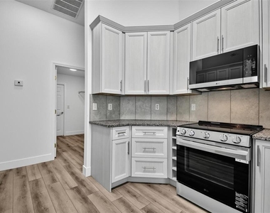 70 Ryan Drive - Photo Thumbnail 14