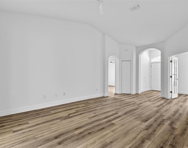 70 Ryan Drive - Photo Thumbnail 5
